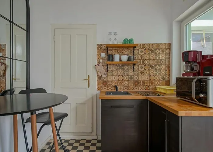 Modern In The Center By Managr Brassó